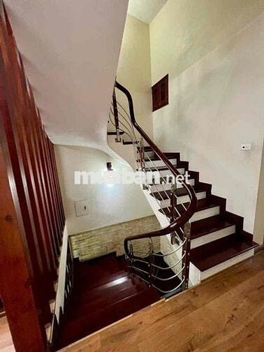 BÁN NHÀ CẦU GIẤY 70m x 3 tầng x mt 6m - GIÁ : 23tỷ - PHÂN LÔ - OTO