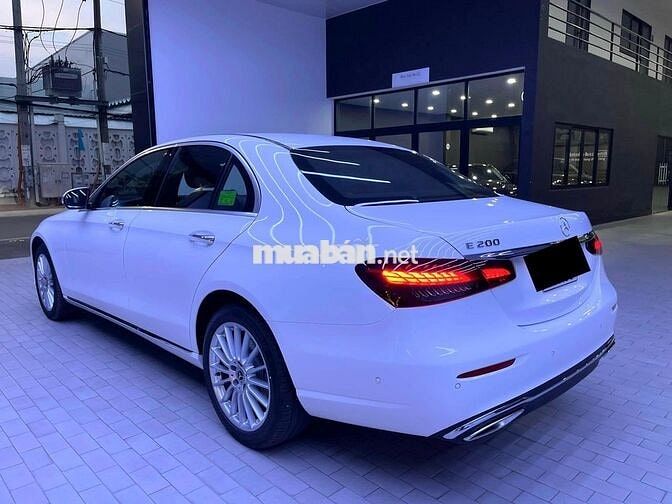 E200 Exclusive V1 - 9000 km Chính Hãng