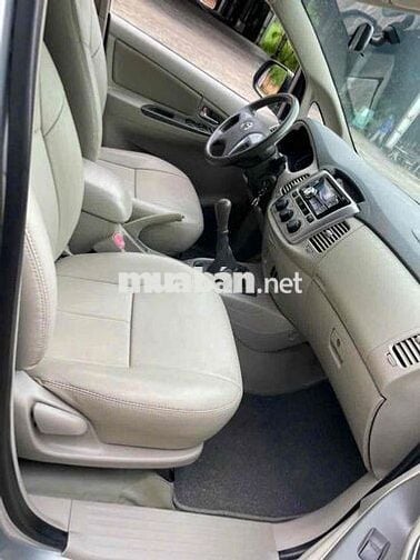 Toyota Innova 2015 2.0E - 100000 km