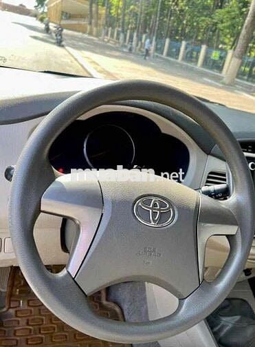 Toyota Innova 2015 2.0E - 100000 km