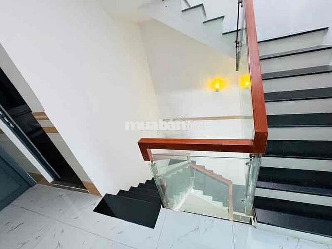 DTSD 304mét vuông,Hẻm ô tô 1 trục, 5p tới Q1