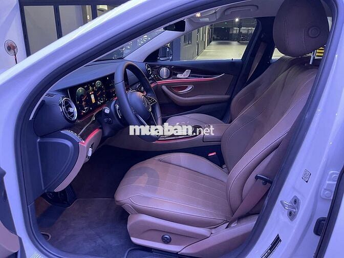 E200 Exclusive V1 - 9000 km Chính Hãng