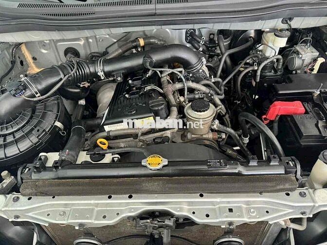 Toyota Innova 2015 2.0E - 100000 km
