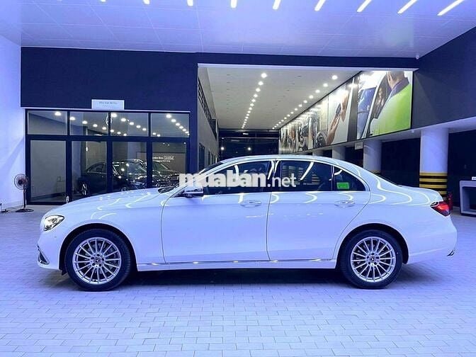 E200 Exclusive V1 - 9000 km Chính Hãng