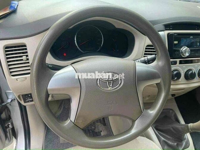 Toyota Innova 2015 2.0E - 100000 km