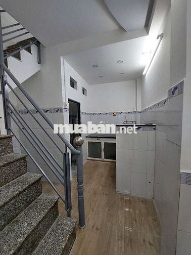 Do cần tiền vợ chồng e bán nhà đẹp hẻm rộng rãi