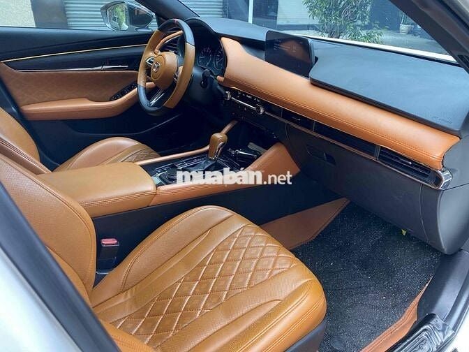 Mazda 3 2021 2.0L màu Trắng Premium odo 33000 km