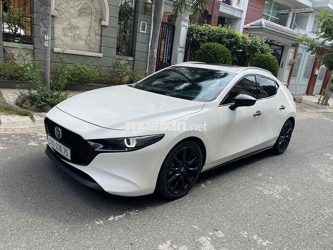 Mazda 3 2021 2.0L màu Trắng Premium odo 33000 km
