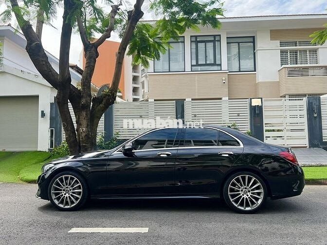 BÁN MERCEDES C300 AMG 2018 - XE ĐI KỸ, GIAO NGAY