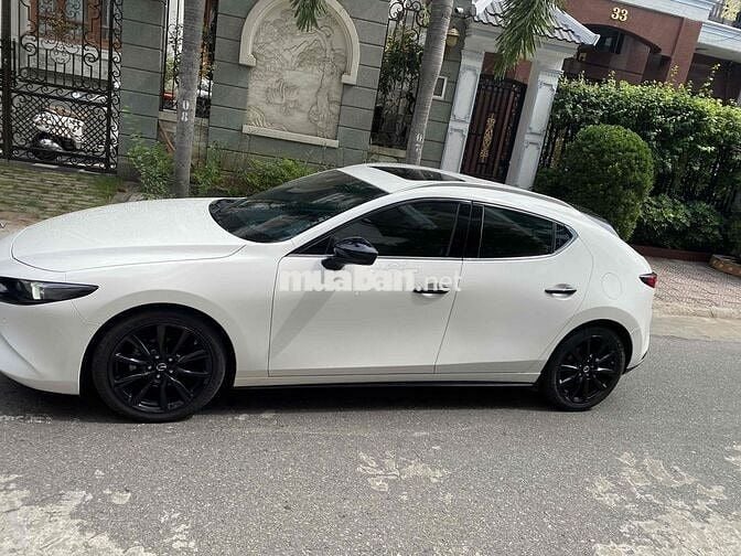 Mazda 3 2021 2.0L màu Trắng Premium odo 33000 km