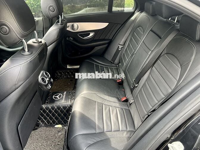 BÁN MERCEDES C300 AMG 2018 - XE ĐI KỸ, GIAO NGAY