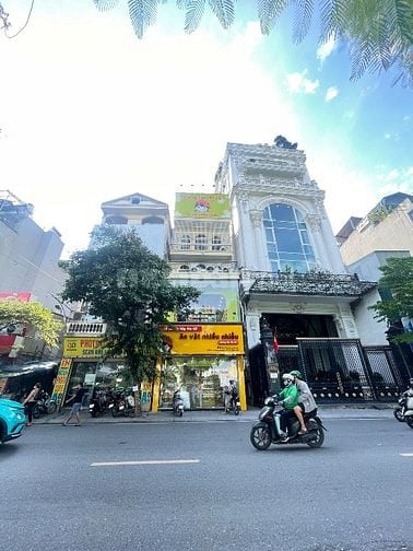 Bán Nhà 6T Thang Máy Mp Hoàng cầu- Hào Nam 66m2 Mt4,5m đường hè 40m .