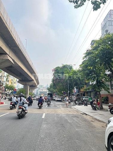 Bán Nhà 6T Thang Máy Mp Hoàng cầu- Hào Nam 66m2 Mt4,5m đường hè 40m .