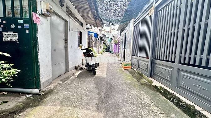 BÁN NHÀ Q12 - Ô TÔ ĐẬU CỬA - DT KHỦNG - GIÁ CỰC TỐT