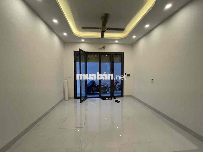 Siêu Phẩm Võ Chí Công 40m2 - 5 Tầng - Gần Phố - Ngõ Thông - Giá 7 Tỷ