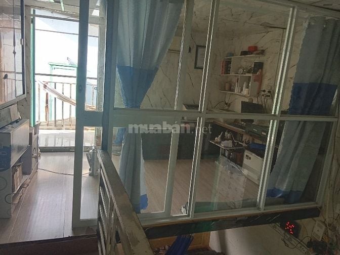 Bán gấp nhà vi bằng diện tích 20m2, hẻm xe hơi, gần chợ, trường học
