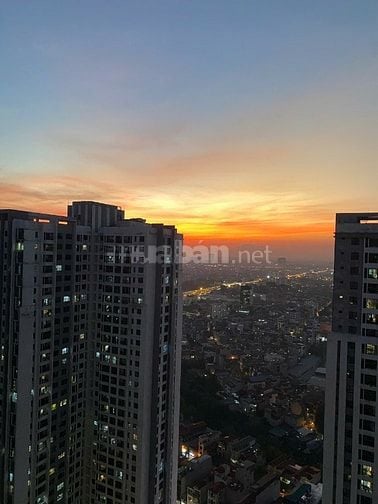 Cần bán gấp 2 ngủ giá tốt Goldmark City-Full nội thất 