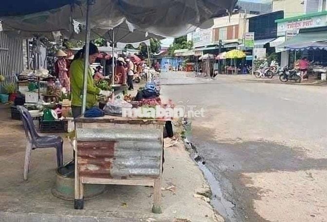CẦN BÁN GẤP MIẾNG ĐẤT MẶT TIỀN NHỰA