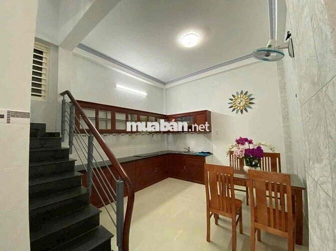 Nhà 1 trệt 2 lầu 3 PN sân thượng đường TL15 gần ngã tư Ga