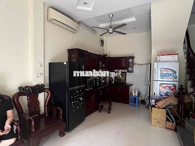 Nhà cho thuê; DT 32m2; 4 tầng; 4 phòng ngủ; 3 vệ sinh tại Lê Quang Đao