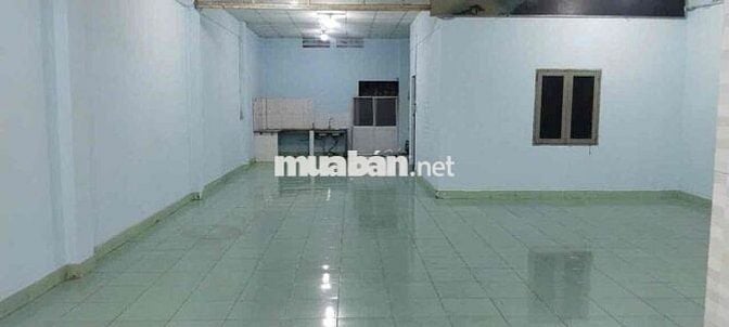 Cho thuê nhà 8m x 32m mặt tiền Phan Văn Hớn, Ấp 2, XTT, Hóc Môn