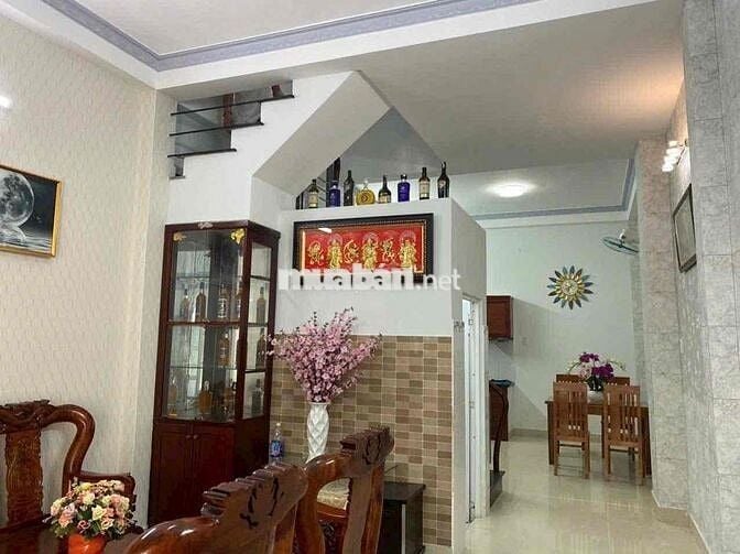Nhà 1 trệt 2 lầu 3 PN sân thượng đường TL15 gần ngã tư Ga
