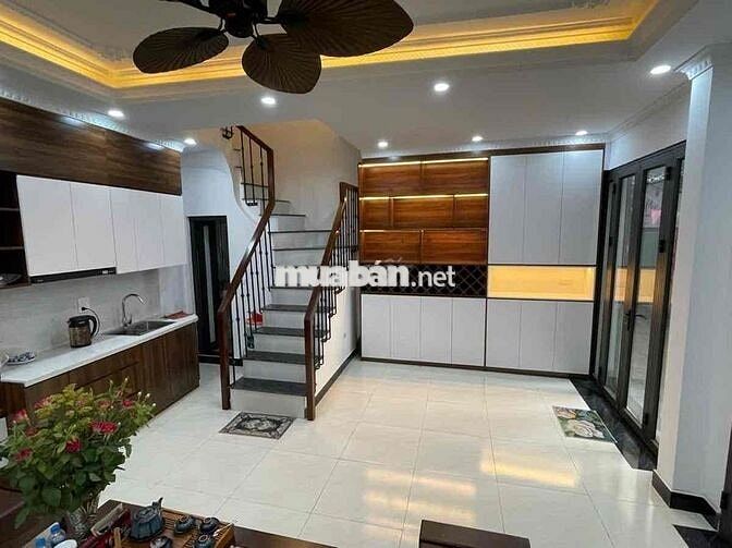 Nhà Đẹp Tây Hồ 40m2 - 4 Tầng - Ngõ Thông - Kinh Doanh - Giá 9,5 Tỷ