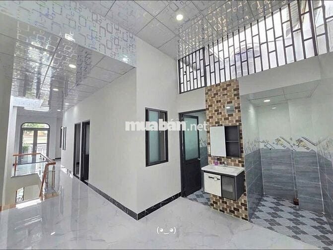 Bán nhanh nhà 1 trệt 1 lầu sổ riêng 120m2 ngay sát KCN Nam Tân Uyên