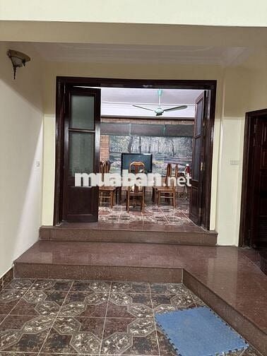 Cho thuê Villa 4 tầng, mặt tiền rộng, đường Lê Trọng Tấn.