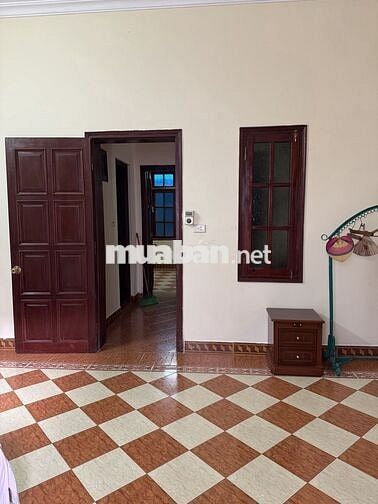 Cho thuê Villa 4 tầng, mặt tiền rộng, đường Lê Trọng Tấn.