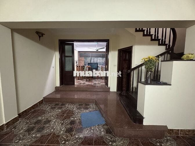 Cho thuê Villa 4 tầng, mặt tiền rộng, đường Lê Trọng Tấn.