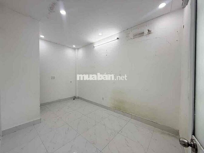 NHÀ 3,3 TỶ 3 LẦU VỪA Ở VỪA KINH DOANH QUANG TRUNG P10 HẺM OTO SỔ HỒNG