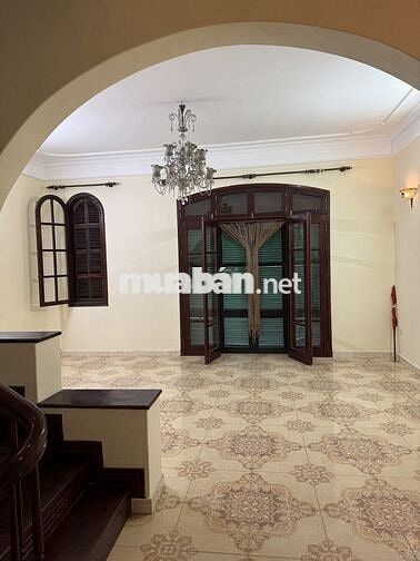 Cho thuê Villa 4 tầng, mặt tiền rộng, đường Lê Trọng Tấn.