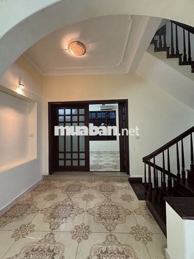 Cho thuê Villa 4 tầng, mặt tiền rộng, đường Lê Trọng Tấn.