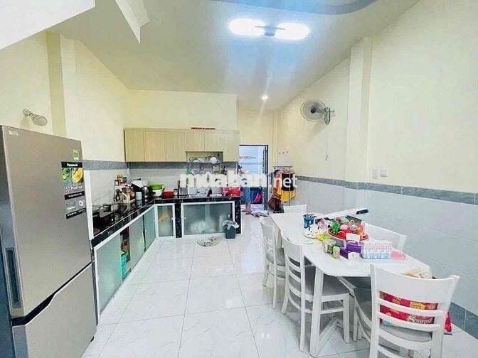 Nhà Mới Sạch Đẹp DT 4x17 1Trệt 1Lầu 3Pn 2Wc Sân Rộng Gần Chợ Cầu Đồng