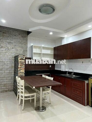 NHÀ SẠCH SẼ 2 LẦU + SÂN THƯỢNG THOÁNG MÁT 4PN 3WC HẺM LÊ HOÀNG PHÁI