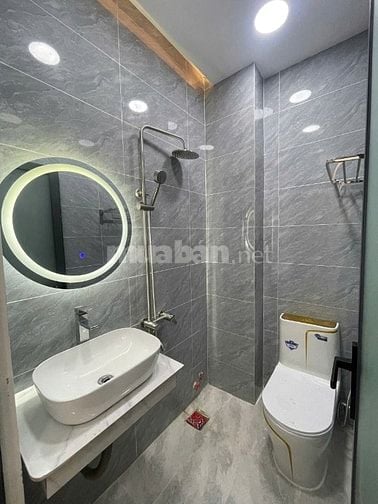 CHÍNH CHỦ BÁN NHÀ CĂN GÓC 2 MẶT HẺM XE TẢI TRÁNH NHAU ÔTÔ ĐỂ TRONG NHÀ
