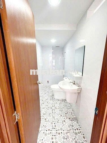 Nhà mới, (3.6x10m, 3 Lầu, 3PN-4WC), HXT 341/C Lạc Long Quân Q11