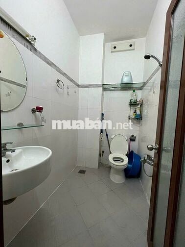 NHÀ SẠCH SẼ 2 LẦU + SÂN THƯỢNG THOÁNG MÁT 4PN 3WC HẺM LÊ HOÀNG PHÁI