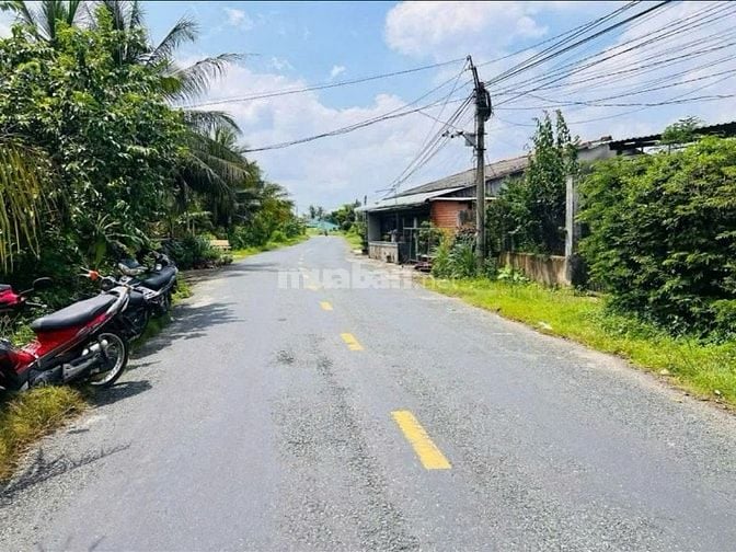 Cô Tư Bán Gấp Đất 306m² Tặng Nhà C4 Mặt Tiền Đường Nhựa,Giá 830 Triệu,