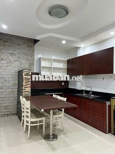 NHÀ SẠCH SẼ 2 LẦU + SÂN THƯỢNG THOÁNG MÁT 4PN 3WC HẺM LÊ HOÀNG PHÁI