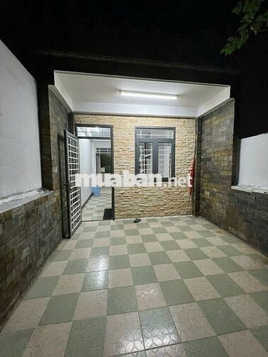 NHÀ SẠCH SẼ 2 LẦU + SÂN THƯỢNG THOÁNG MÁT 4PN 3WC HẺM LÊ HOÀNG PHÁI