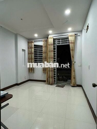 NHÀ SẠCH SẼ 2 LẦU + SÂN THƯỢNG THOÁNG MÁT 4PN 3WC HẺM LÊ HOÀNG PHÁI