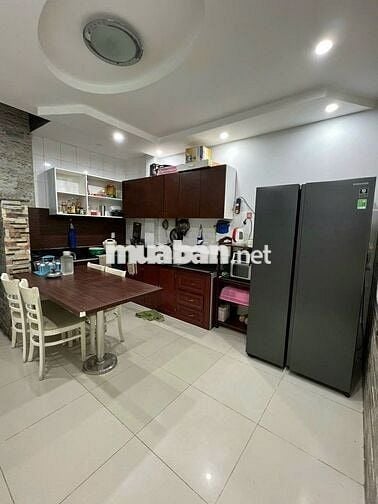 NHÀ SẠCH SẼ 2 LẦU + SÂN THƯỢNG THOÁNG MÁT 4PN 3WC HẺM LÊ HOÀNG PHÁI