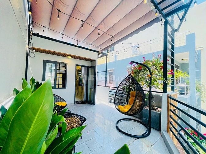 CHÍNH CHỦ BÁN NHÀ CĂN GÓC 2 MẶT HẺM XE TẢI TRÁNH NHAU ÔTÔ ĐỂ TRONG NHÀ