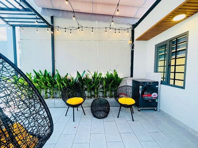 CHÍNH CHỦ BÁN NHÀ CĂN GÓC 2 MẶT HẺM XE TẢI TRÁNH NHAU ÔTÔ ĐỂ TRONG NHÀ