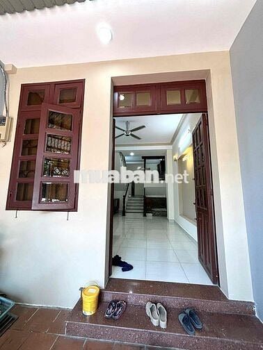 Cho thuê nhà gần nhà thờ Xuân Hiệp,/đs 5,p.Linh Xuân 10tr hẻm xe hơi