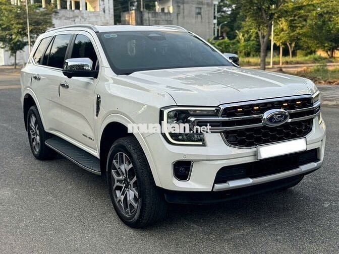 Ford Everest 2024 Titanium 1 cầu - 16800 km