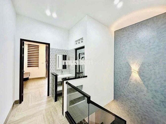 BÁN NHÀ LẦU MỚI HẺM 160 TẦM VU FULL NỘI THẤT