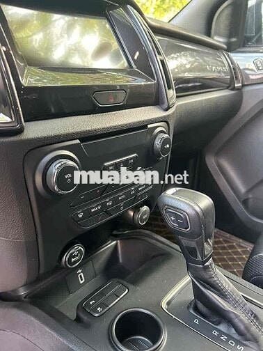 Ford Everest Titanium 2020  có xuất hoá đơn